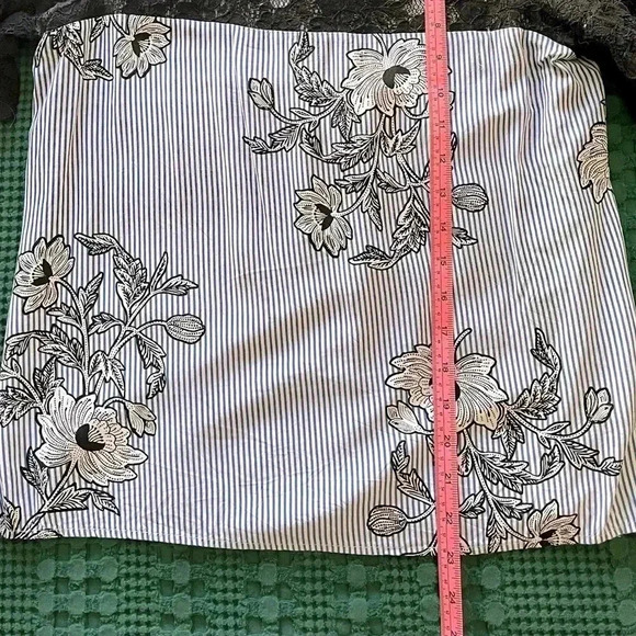 Blue floral rayon and black lace top with ruffle butterfly sleeves - Picture 6 of 7